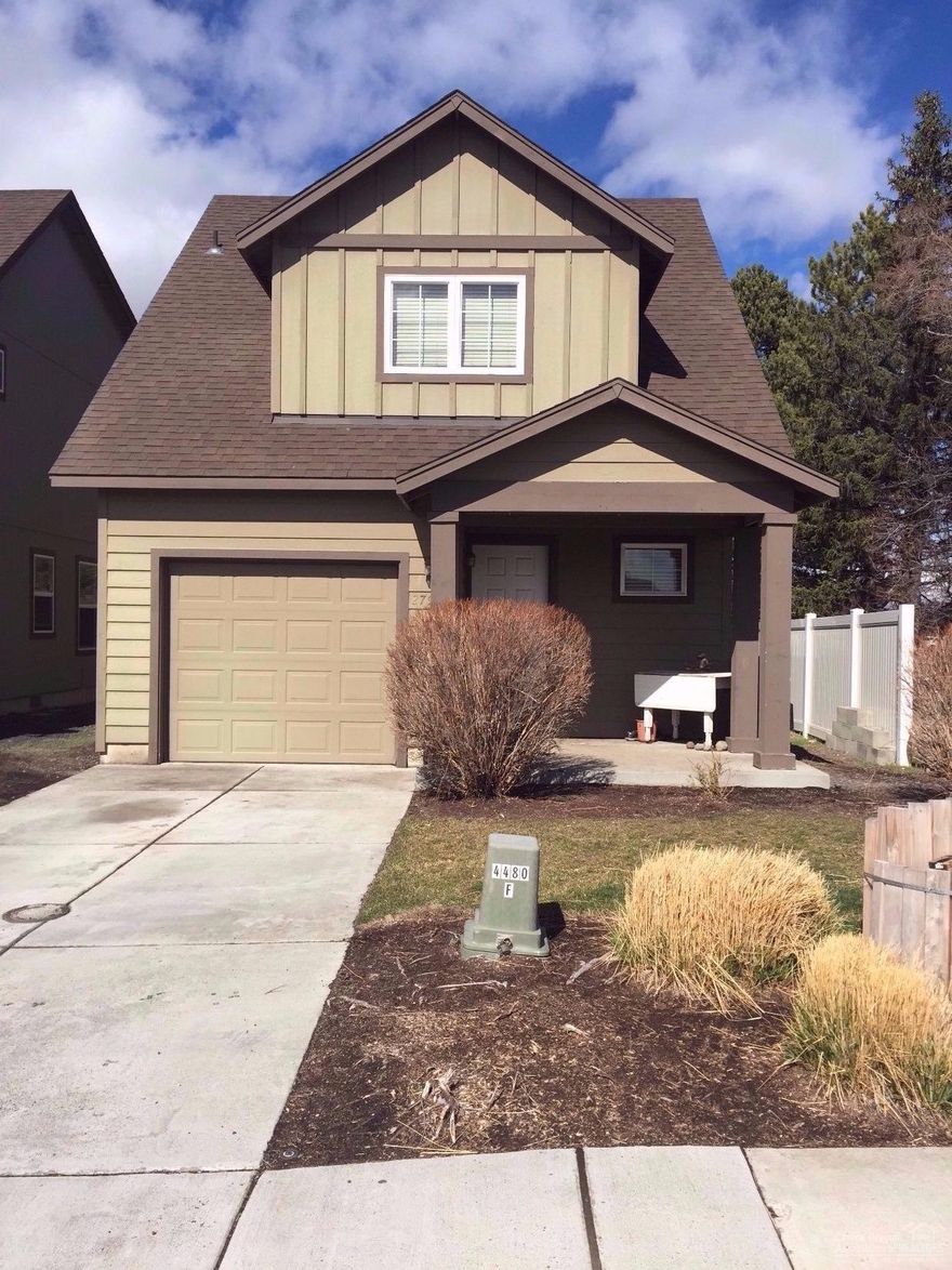 Unique 2-story townhome on its own lot. Private setting, unattached with no other homes to the side. Conveniently located to shopping and several parks. Kitchen features lovely maple cabinets and a large breakfast bar. Dining area opens to fenced backyard. Open great room with tile surround gas fireplace. Three bedrooms and 2.5 baths upper level, powder room main level. Large master bedroom with huge walk-in closet. Nicely landscaped with sprinkler system. The best value in Redmond. This won't last!