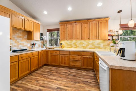 Tiny photo for 2706 Alacano Drive, La Pine, OR 97739 (MLS # 220213645)