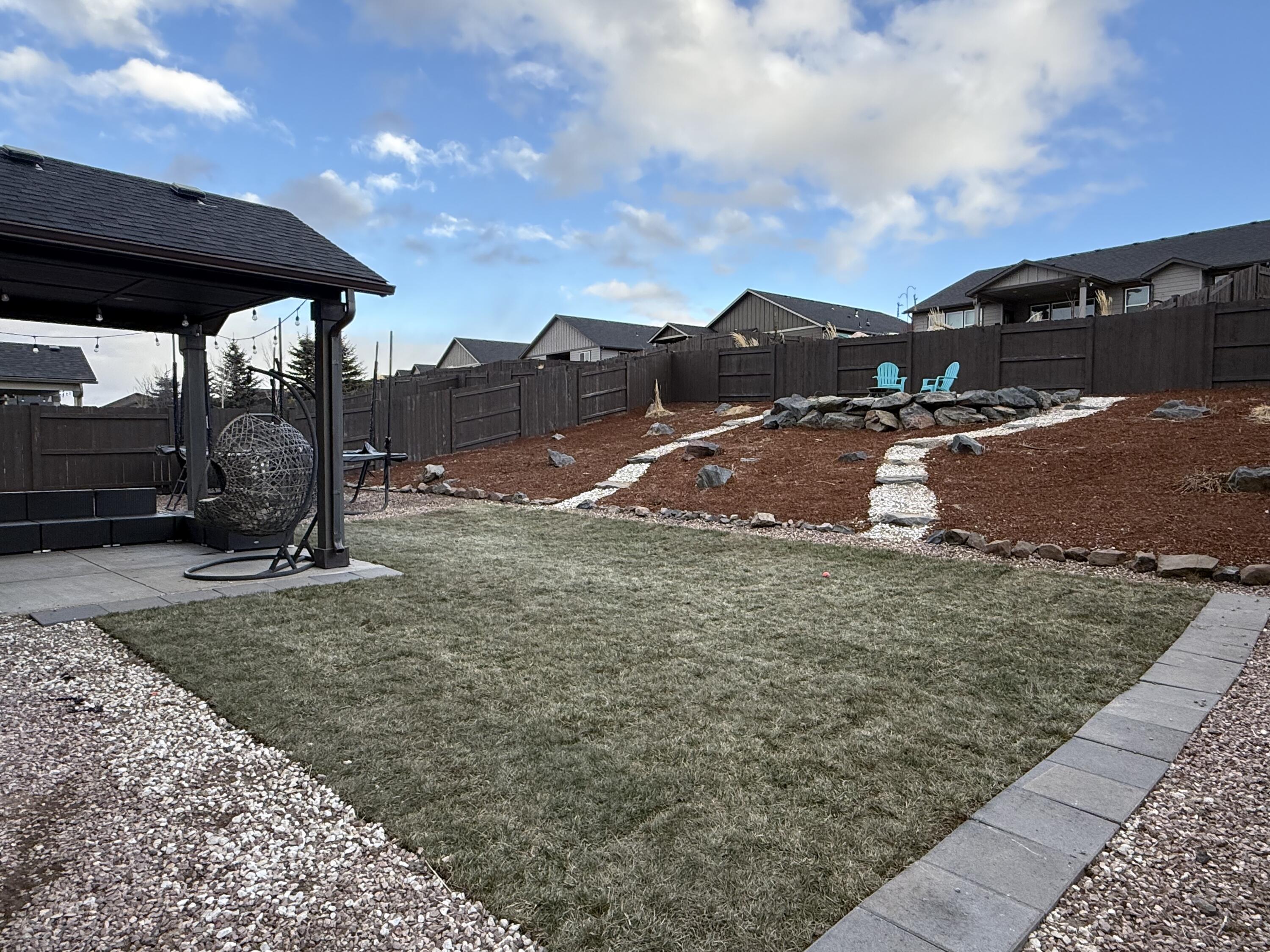 4476 SW Salmon Place