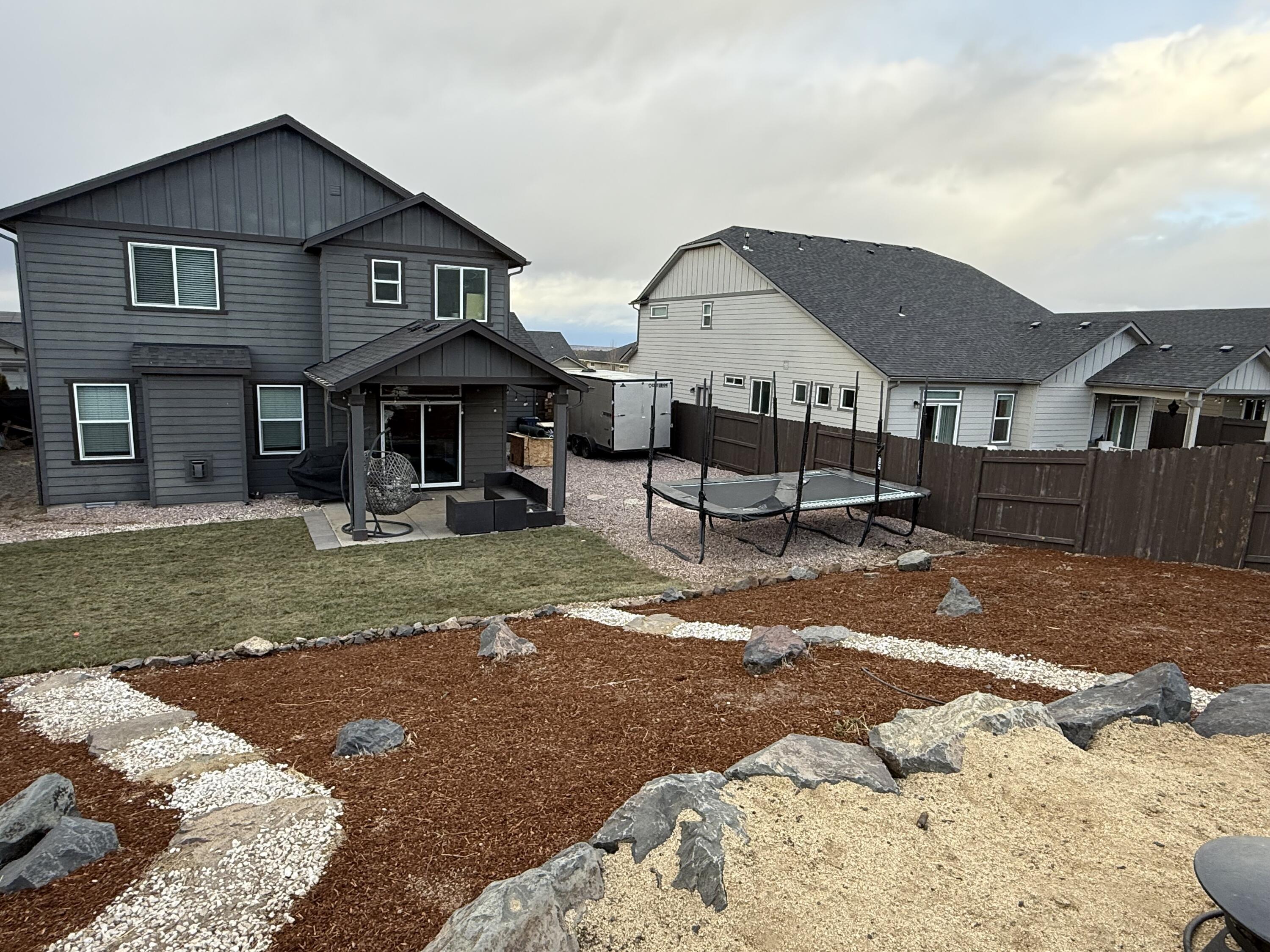 4476 SW Salmon Place