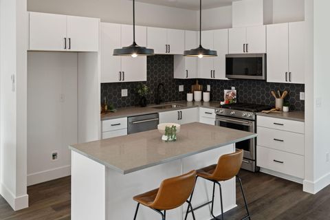 Tiny photo for 1038 W Linda Avenue #Lot 9, Sisters, OR 97759 (MLS # 220212294)