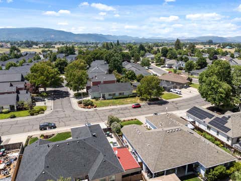 Tiny photo for 2783 Parkwood Village Lane, Central Point, OR 97502 (MLS # 220225769)