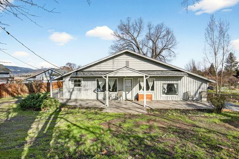 Photo of 3418 S Stage Road, Medford, OR 97501 (MLS # 220215733)