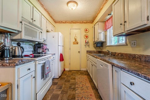 Tiny photo for 2705 Randall Avenue, Medford, OR 97502 (MLS # 220223241)