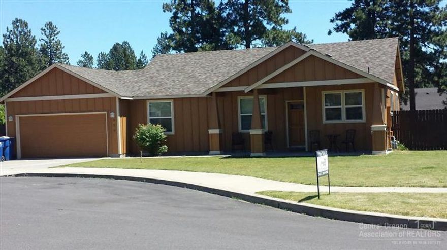 This home is in a cul-de-sac on a large, fenced lot with room for boat and RV. The 3 bedroom, 2 bath house features tile entry and 9' ceilings. It is located only minutes from the Old Mill District.