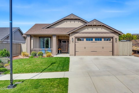 Photo of 3977 Wyoming Lane, Medford, OR 97504 (MLS # 220229072)