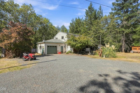 Photo of 300 Vannoy Creek Road, Grants Pass, OR 97526 (MLS # 220228924)