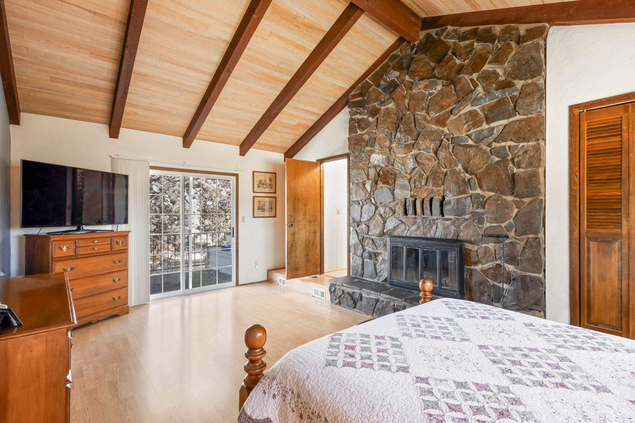 Bend, Oregon 97701, United States, 4 Bedrooms Bedrooms, ,3 BathroomsBathrooms,Residential,Active,86364