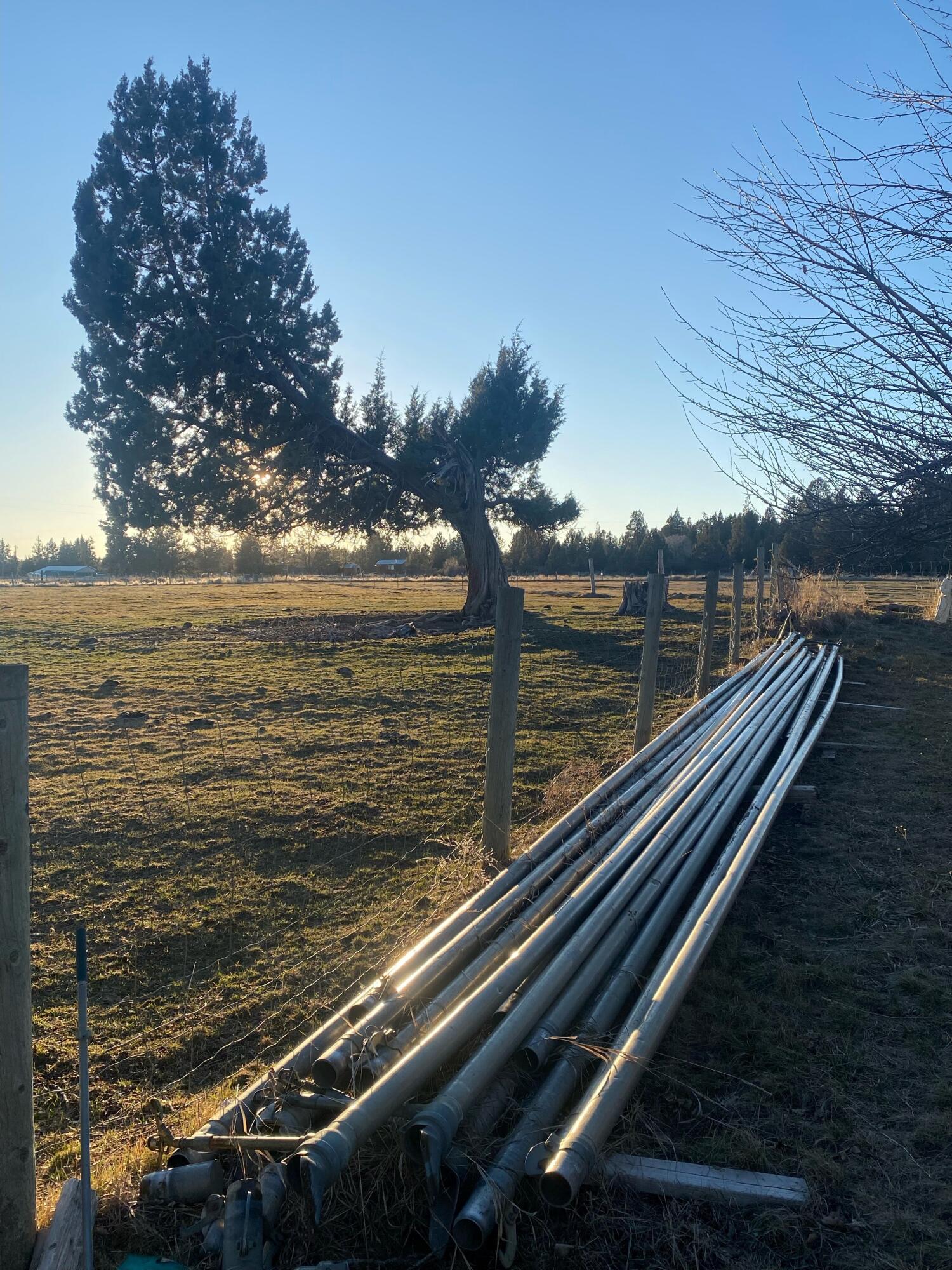 Bend, Oregon 97701, United States, 4 Bedrooms Bedrooms, ,3 BathroomsBathrooms,Residential,Active,86364