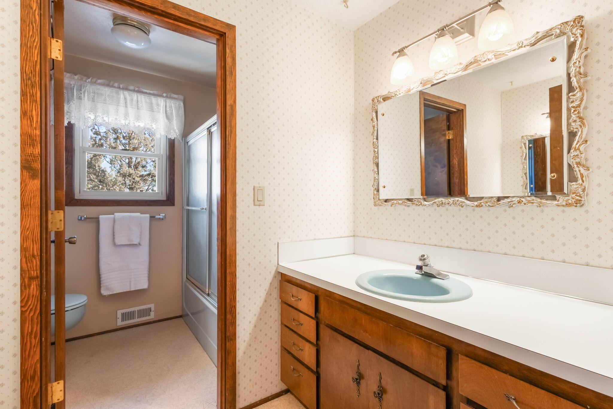 Bend, Oregon 97701, United States, 4 Bedrooms Bedrooms, ,3 BathroomsBathrooms,Residential,Active,86364