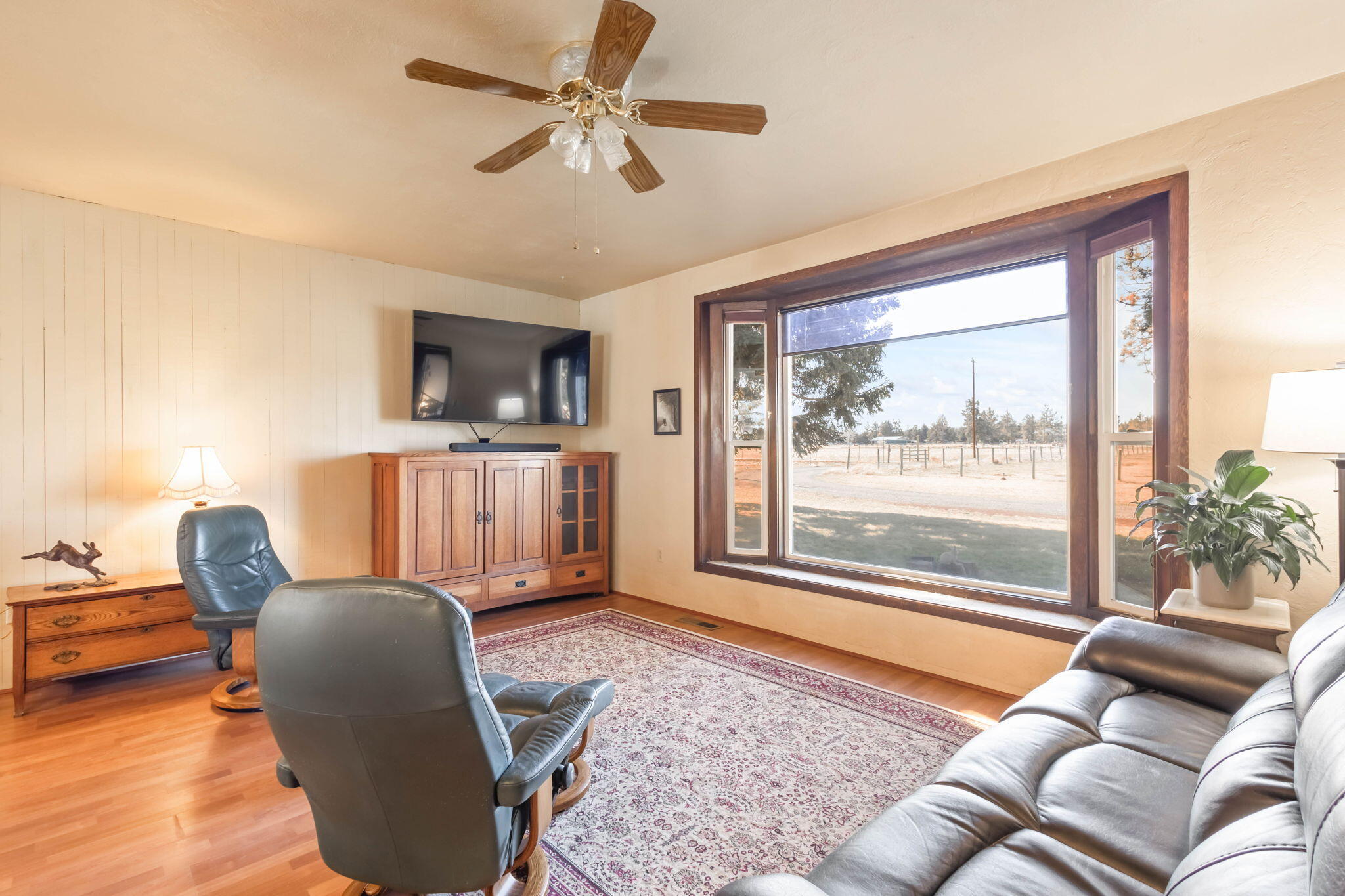 Bend, Oregon 97701, United States, 4 Bedrooms Bedrooms, ,3 BathroomsBathrooms,Residential,Active,86364