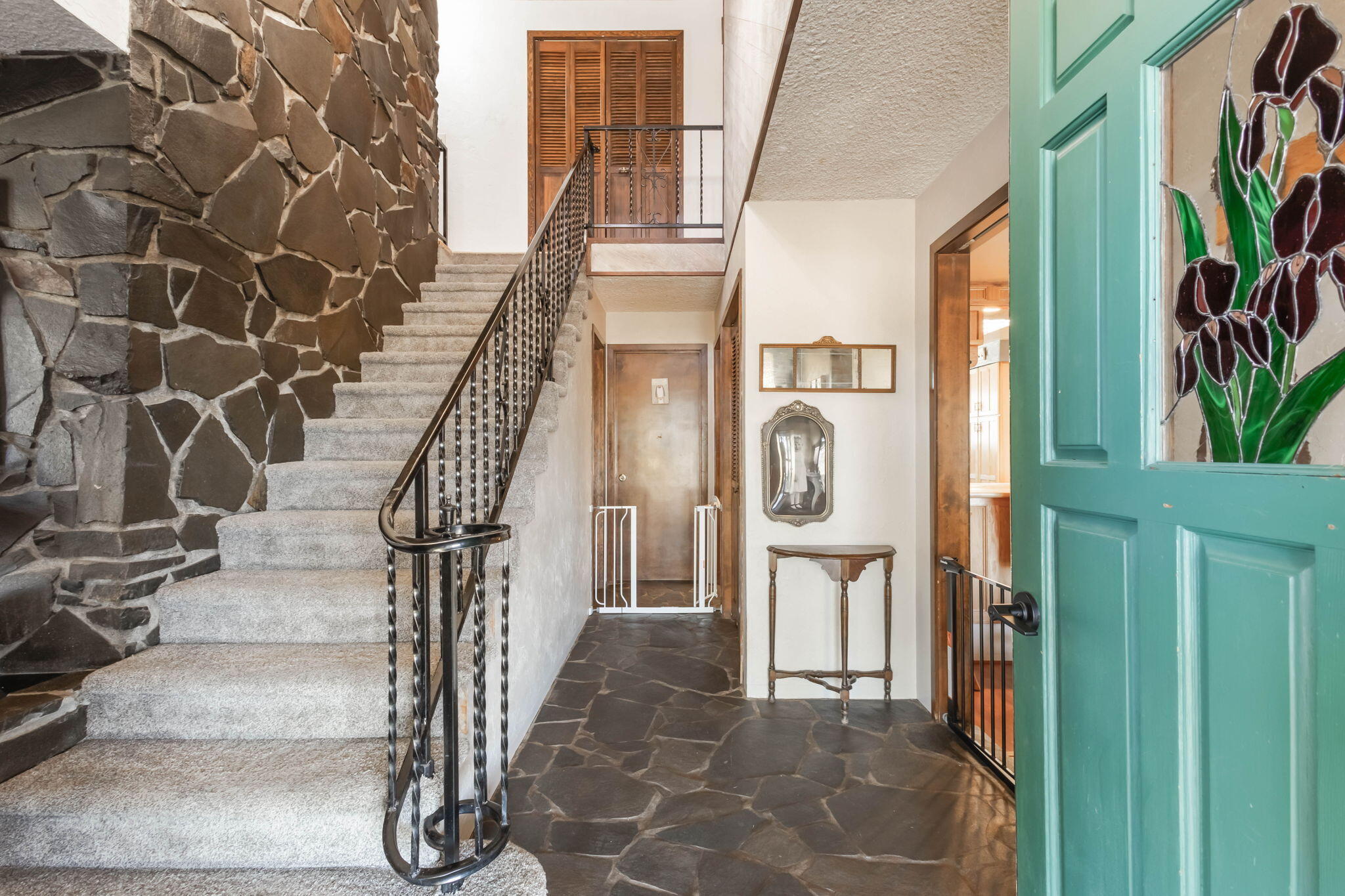 Bend, Oregon 97701, United States, 4 Bedrooms Bedrooms, ,3 BathroomsBathrooms,Residential,Active,86364