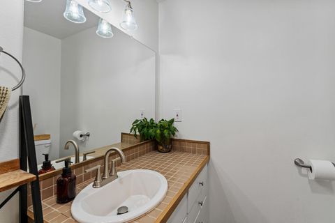 Tiny photo for 922 SW Spruce Street, Grants Pass, OR 97526 (MLS # 220219605)