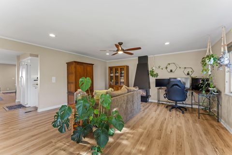 Tiny photo for 922 SW Spruce Street, Grants Pass, OR 97526 (MLS # 220219605)