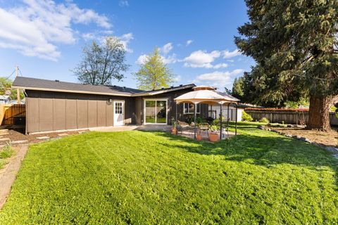 Tiny photo for 922 SW Spruce Street, Grants Pass, OR 97526 (MLS # 220219605)