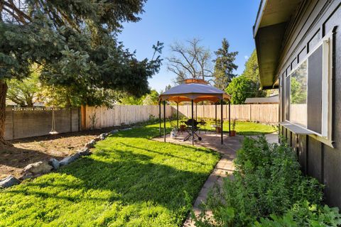 Tiny photo for 922 SW Spruce Street, Grants Pass, OR 97526 (MLS # 220219605)