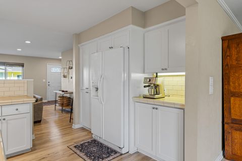 Tiny photo for 922 SW Spruce Street, Grants Pass, OR 97526 (MLS # 220219605)
