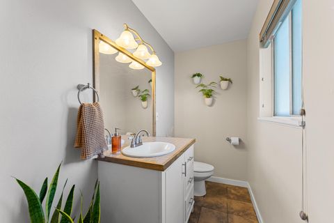 Tiny photo for 922 SW Spruce Street, Grants Pass, OR 97526 (MLS # 220219605)