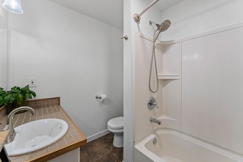 Tiny photo for 922 SW Spruce Street, Grants Pass, OR 97526 (MLS # 220219605)