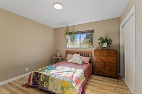 Tiny photo for 922 SW Spruce Street, Grants Pass, OR 97526 (MLS # 220219605)