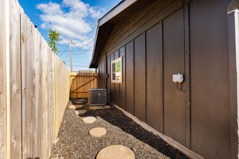 Tiny photo for 922 SW Spruce Street, Grants Pass, OR 97526 (MLS # 220219605)
