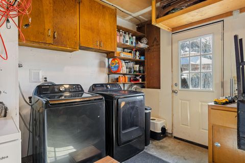 Tiny photo for 922 SW Spruce Street, Grants Pass, OR 97526 (MLS # 220219605)