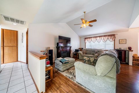 Tiny photo for 1630 Timothy Street, Central Point, OR 97502 (MLS # 220216680)