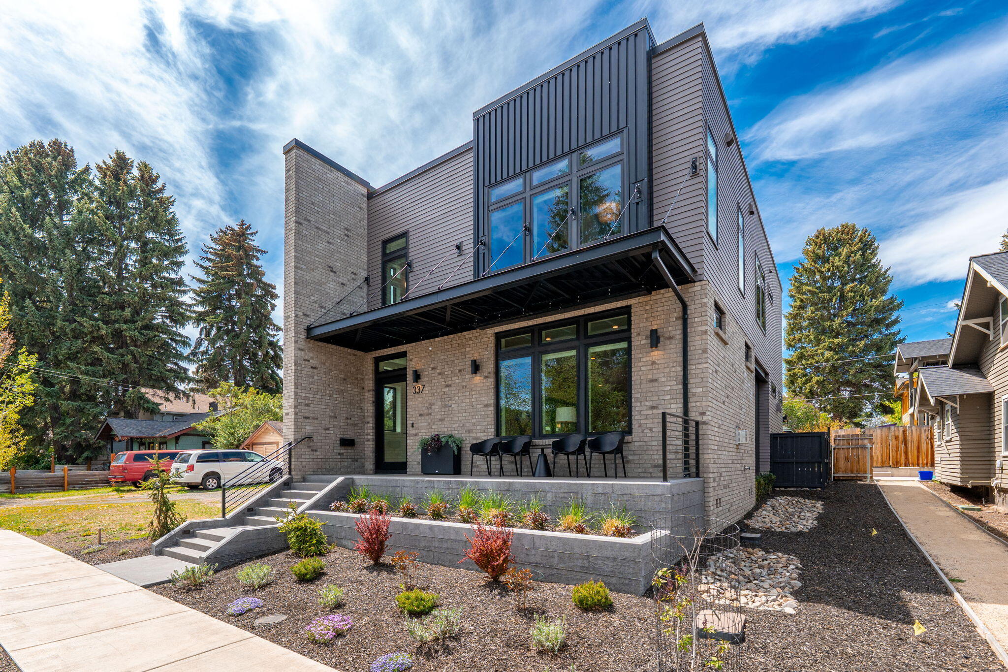 337 NW Columbia Street 1 & 2
