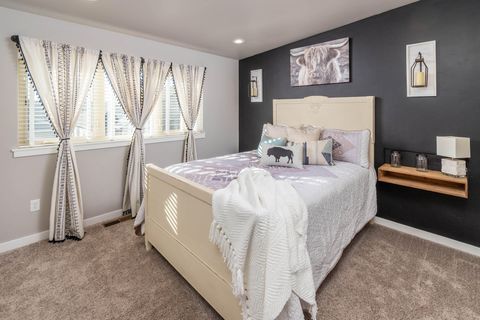 Tiny photo for 3670 SW Badger Avenue, Redmond, OR 97756 (MLS # 220213712)