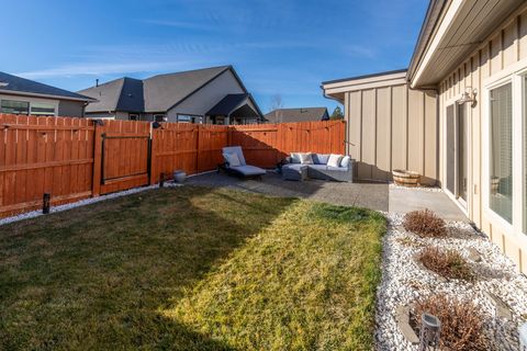 Tiny photo for 3670 SW Badger Avenue, Redmond, OR 97756 (MLS # 220213712)