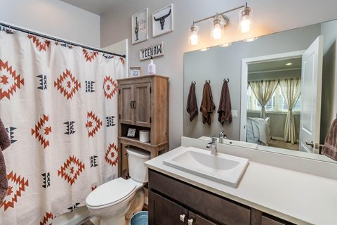 Tiny photo for 3670 SW Badger Avenue, Redmond, OR 97756 (MLS # 220213712)