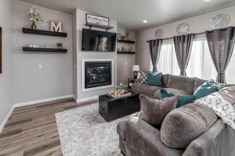 Tiny photo for 3670 SW Badger Avenue, Redmond, OR 97756 (MLS # 220213712)