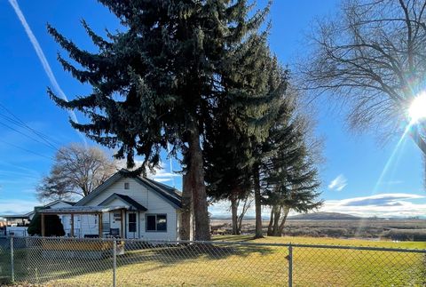 Photo of 192 W Court Drive, Merrill, OR 97633 (MLS # 220212786)