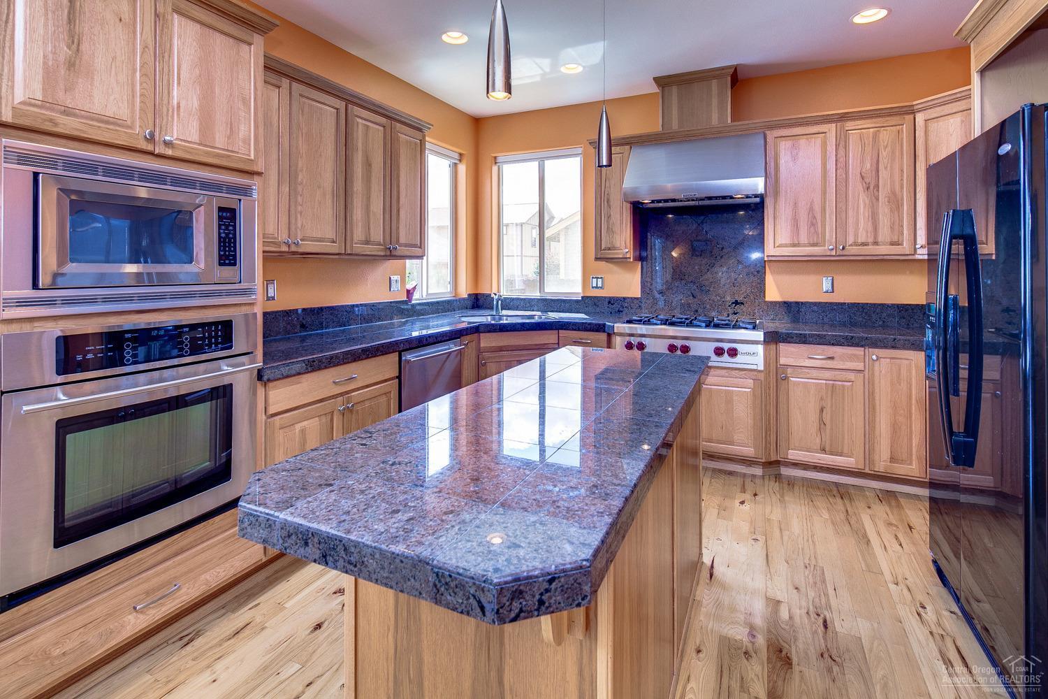 Ni Lah Sha Village - Residential