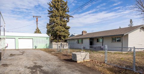 Photo of 4717 Gary Street, Klamath Falls, OR 97603 (MLS # 220215445)