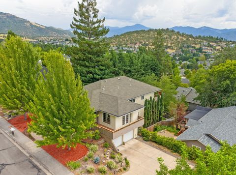 Tiny photo for 4604 Cloudcrest Drive, Medford, OR 97504 (MLS # 220211657)