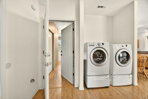 Tiny photo for 4604 Cloudcrest Drive, Medford, OR 97504 (MLS # 220211657)