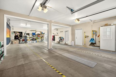 Tiny photo for 4604 Cloudcrest Drive, Medford, OR 97504 (MLS # 220211657)