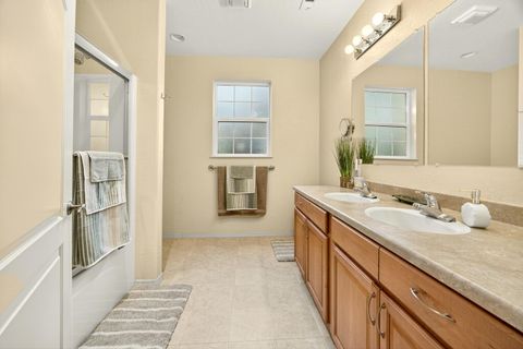 Tiny photo for 4604 Cloudcrest Drive, Medford, OR 97504 (MLS # 220211657)