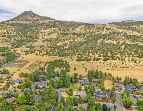 Tiny photo for 4604 Cloudcrest Drive, Medford, OR 97504 (MLS # 220211657)