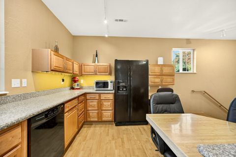 Tiny photo for 4604 Cloudcrest Drive, Medford, OR 97504 (MLS # 220211657)