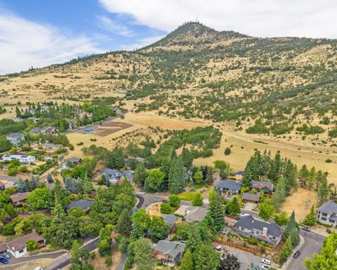 Tiny photo for 4604 Cloudcrest Drive, Medford, OR 97504 (MLS # 220211657)