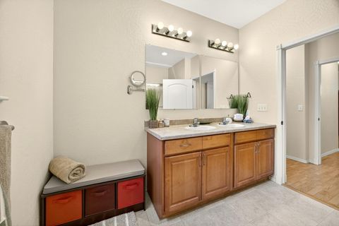 Tiny photo for 4604 Cloudcrest Drive, Medford, OR 97504 (MLS # 220211657)