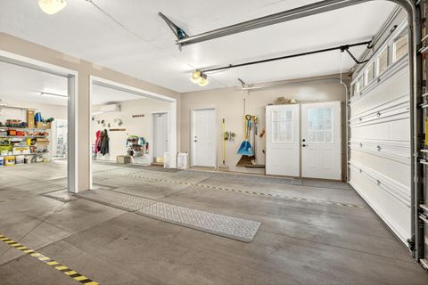 Tiny photo for 4604 Cloudcrest Drive, Medford, OR 97504 (MLS # 220211657)