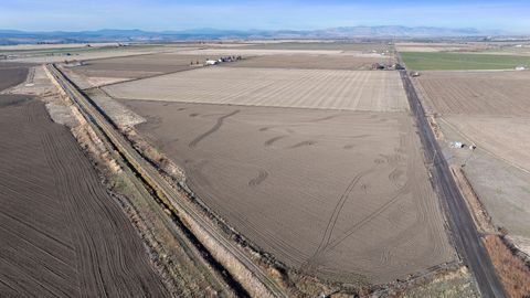 Tiny photo for 2490 NW Deschutes Drive, Madras, OR 97741 (MLS # 220212526)