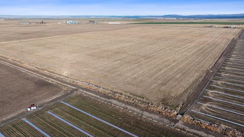 Tiny photo for 2490 NW Deschutes Drive, Madras, OR 97741 (MLS # 220212526)