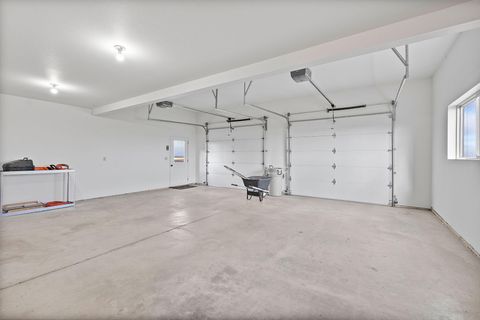 Tiny photo for 2490 NW Deschutes Drive, Madras, OR 97741 (MLS # 220212526)