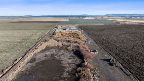 Tiny photo for 2490 NW Deschutes Drive, Madras, OR 97741 (MLS # 220212526)