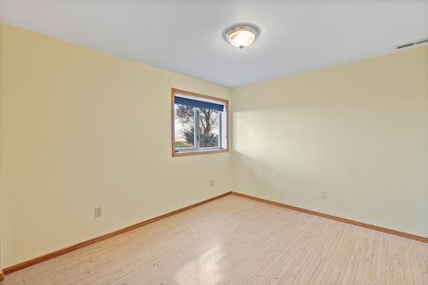 Tiny photo for 2490 NW Deschutes Drive, Madras, OR 97741 (MLS # 220212526)