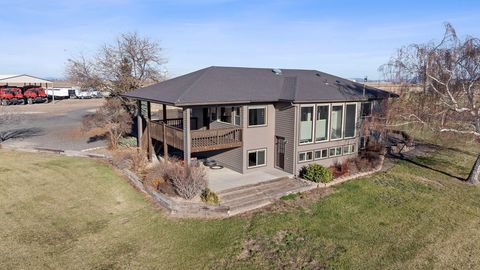 Tiny photo for 2490 NW Deschutes Drive, Madras, OR 97741 (MLS # 220212526)